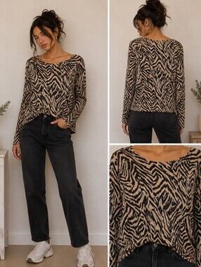 H&M Size M Animal Print Lightweight Sweater